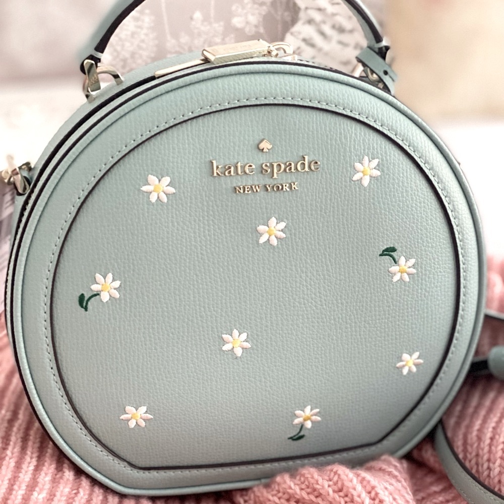 KATE SPADE | Blue Daisy Purse Embroidered Canteen - Picture 12 of 16